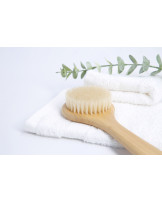 LUSSONI Bamboo body brush with handle